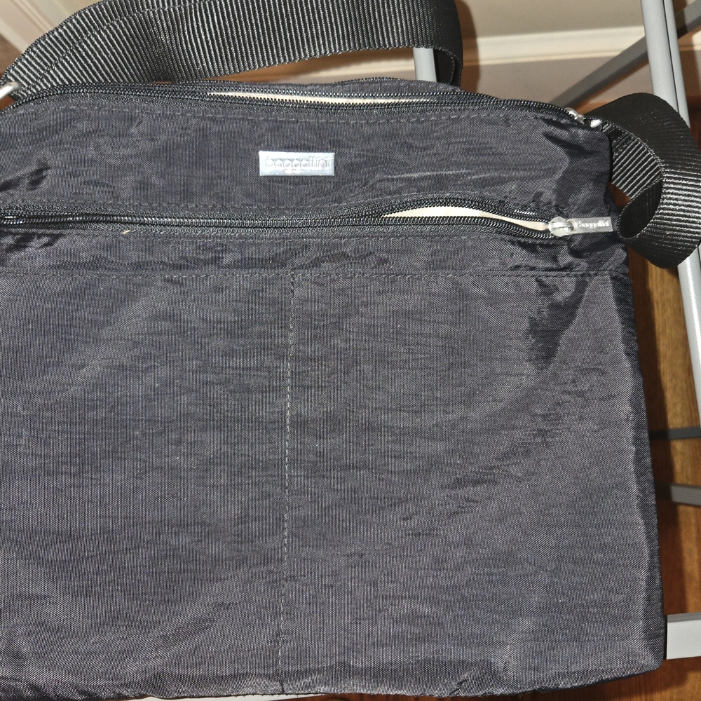 Baggallini Large Zipper Bagg